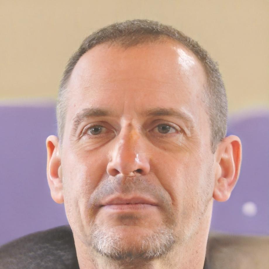 Adrián Soto Morales, Especialista en Comunicaciones Empresariales